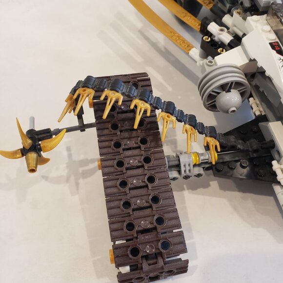 LEGO Ninjago Ultra Sonic Raider Set 9449 - Picture 3 of 12